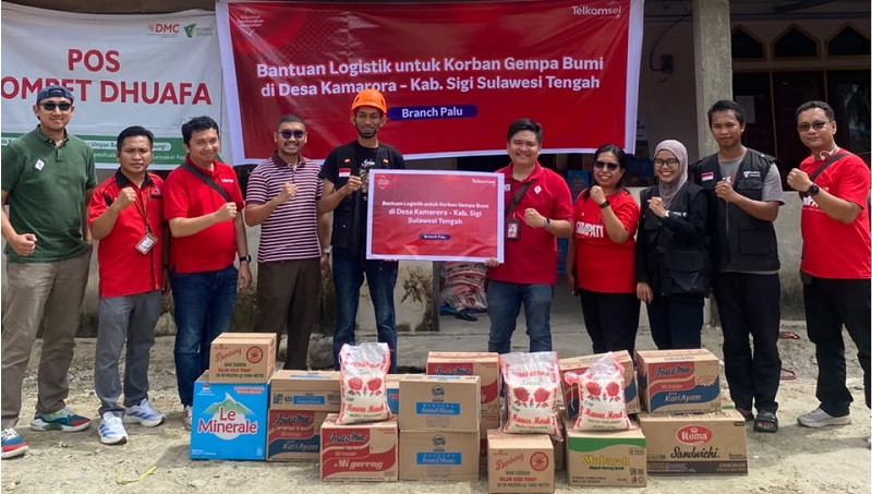 Telkomsel Salurkan Bantuan Logistik bagi Korban Gempa Bumi di Desa Kamarora Sigi