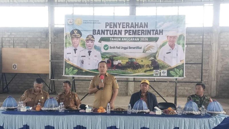 Bupati Morowali bagikan benih padi unggul