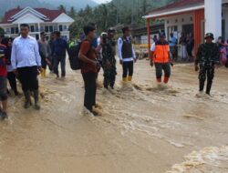 Bupati Parimo Pantau Lokasi Banjir Bandang di Desa Avolua, Perintahkan Penanganan Cepat dan Tepat Sasaran