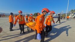 Tim SAR Evakuasi Jenazah Relawan Kemanusiaan Gempa NTT Gunakan Helikopter Basarnas