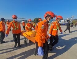 Tim SAR Evakuasi Jenazah Relawan Kemanusiaan Gempa NTT Gunakan Helikopter Basarnas