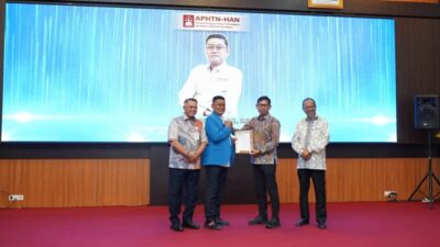 Dekan Fakultas Hukum Untad, Dr. Awaluddin Resmi Jabat Plt Ketua APHTN-HAN Sulteng