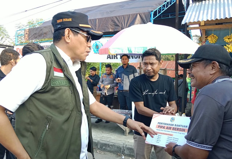 Korban Banjir di Toboli Barat Terima 360 Batang Pipa Air dari Pemkab Parimo